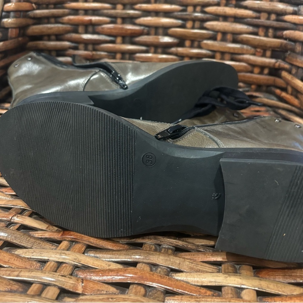 Gabriella Green  Leather Combat Boots in size 38/7.5 Great Condition! - Picture 10 of 16